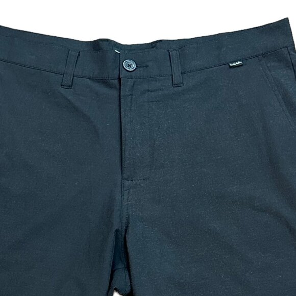 Travis Mathew Black/Charcoal 9" Golf Chino Flat Front Shorts Size 36 - Picture 2 of 6